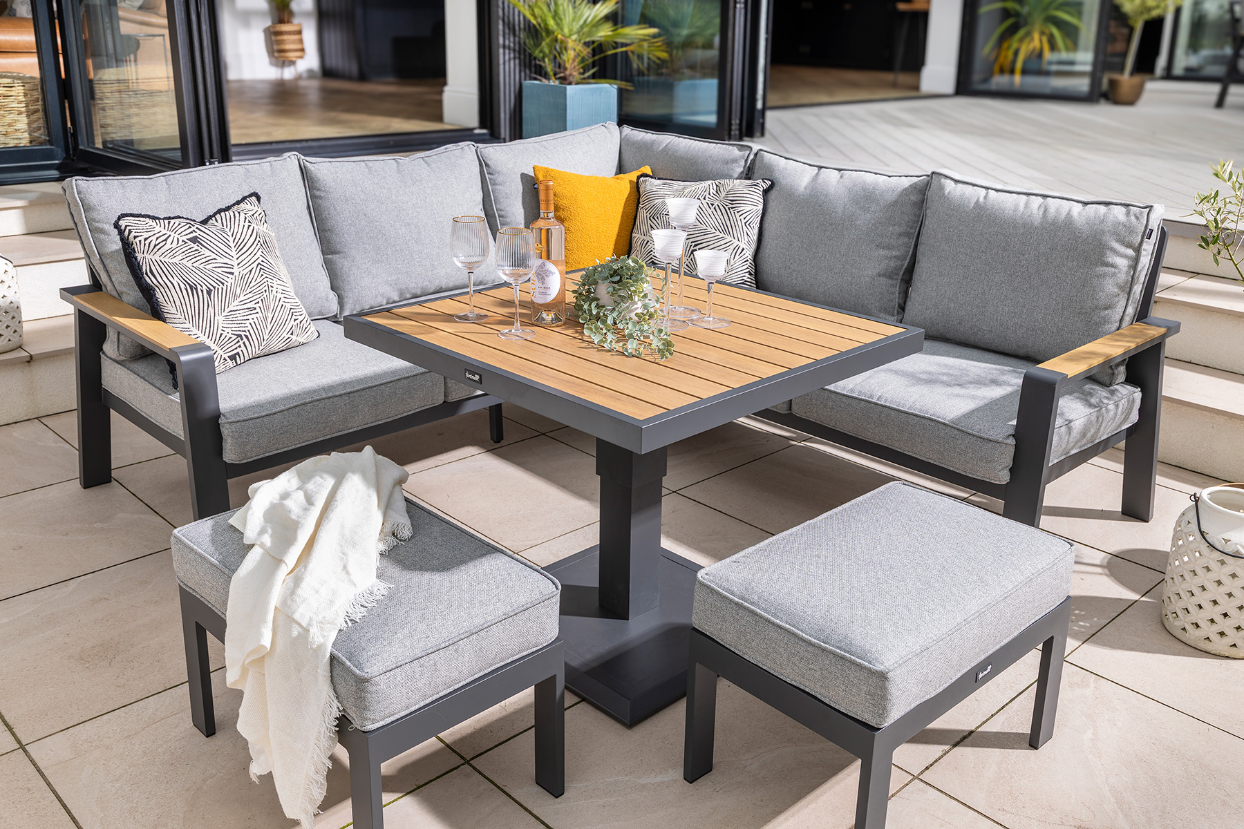 Sonas Square Casual Dining Set